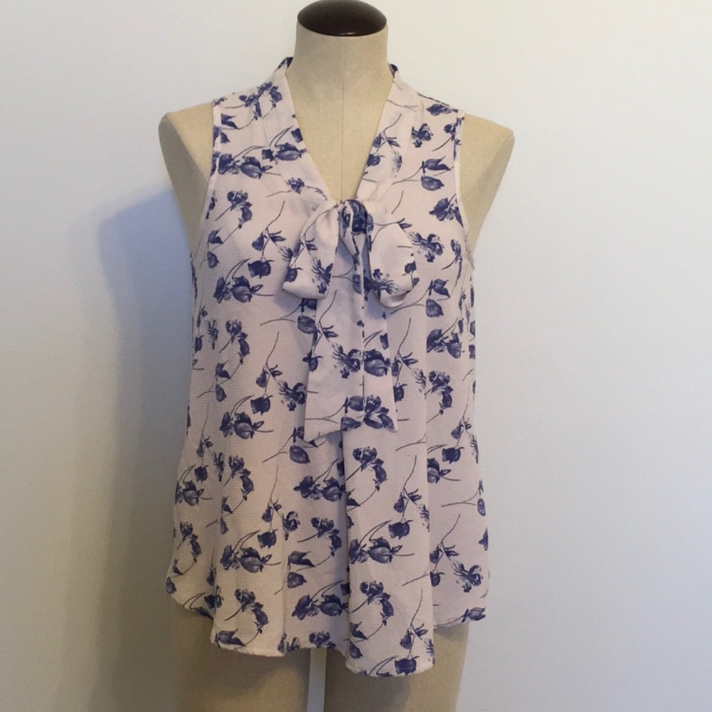 Siren Lily Floral Print Sleeveless TieFront Blouse